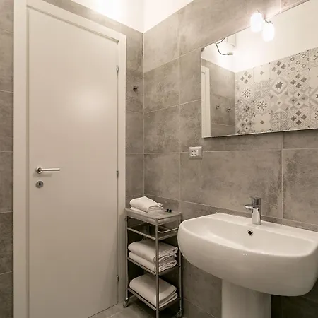 Апартаменты Joivy Cosy Studios, Easy Access To The Centre Of *